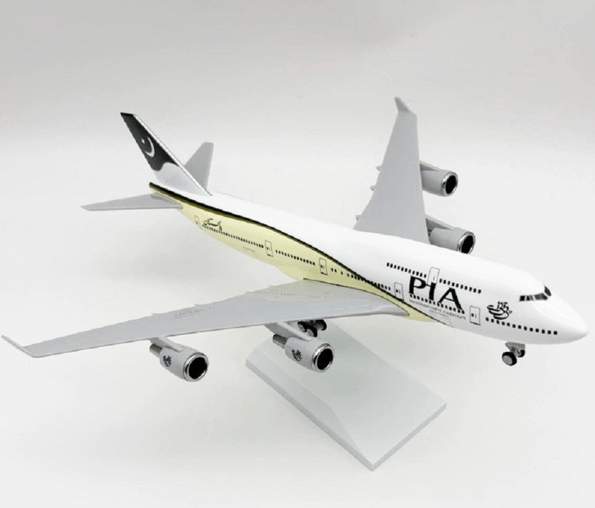 30CM PIA BOEING 747-400 Passenger Airplane Landing Gear Resin Aircraft Model