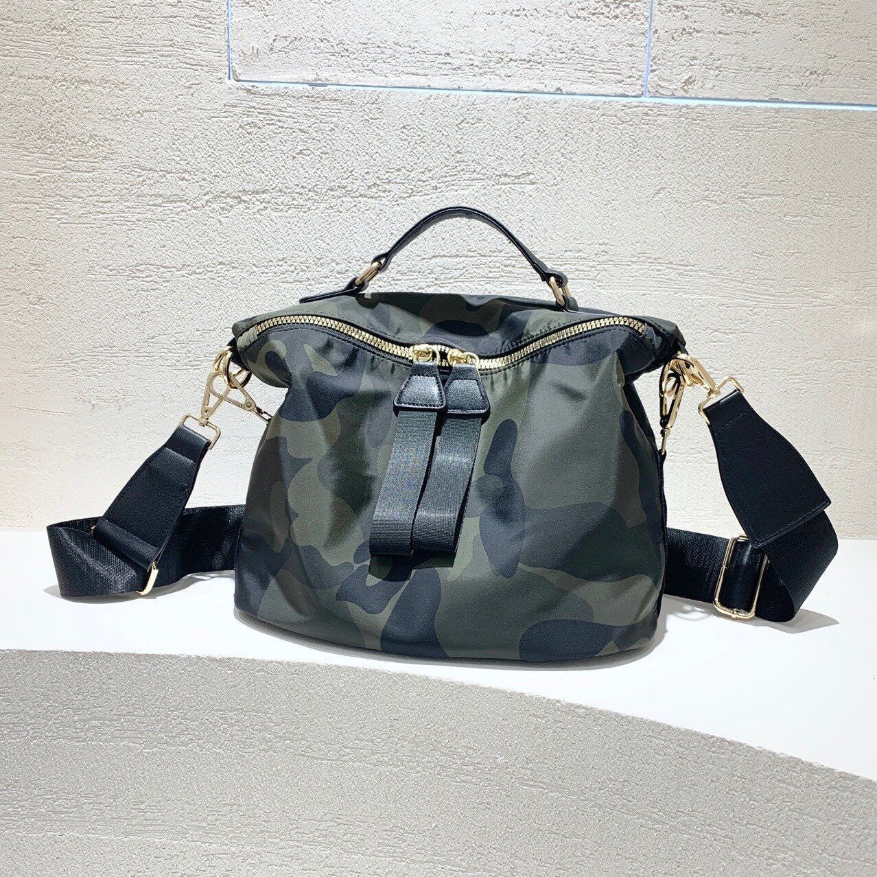 Waterproof Nylon Crossbody Bag Messenger Purse Travelling Bag Fashion Polyester