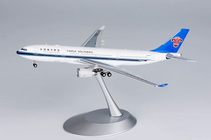 1:400 NG Model CHINA SOUTHERN AIRBUS A330-200 Passenger Airplane Diecast Model