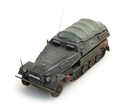 ARTITEC WWII GERMAN Sd.Kfz. 251/8B with tarpaulin gray 1/87 FINISHED MODEL TANK