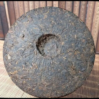 Yunnan Aromatisierter Pu'er Kuchentee Qizi Kuchentee Menghai Reifer Tee 357g