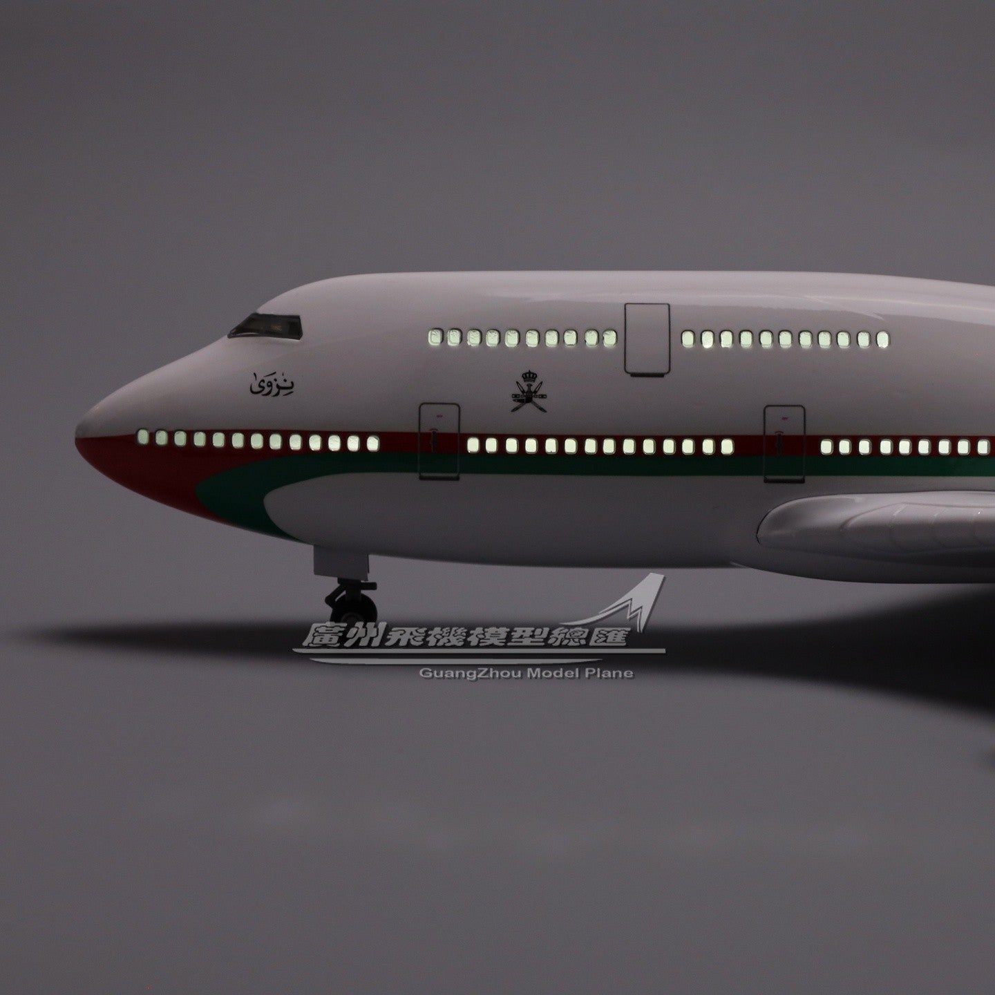 47CM 1:150 Oman BOEING 747-400 Airplane Led Sound-controll Light Resin Model