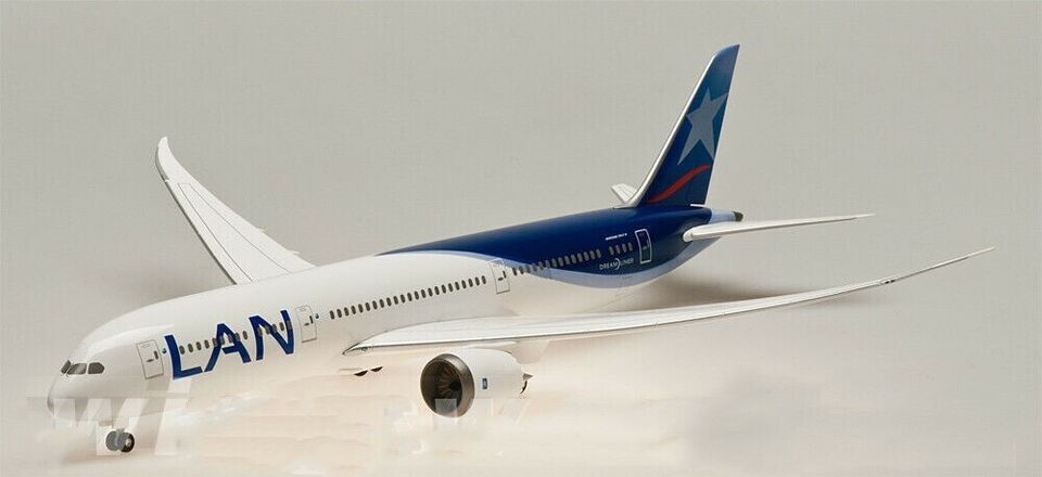 1:200 31CM Hogan LAN BOEING 787-9 Passenger Airplane ABS Plastic Aircraft Model
