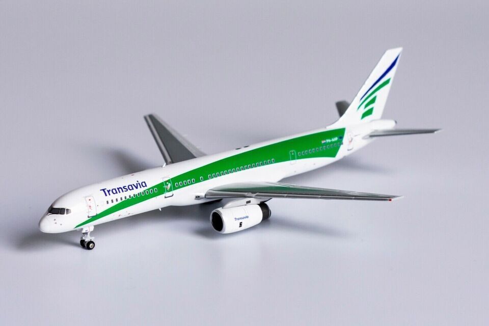 1:400 NG Model Transavia BOEING 757-200 Passenger Airplane Diecast Plane Model