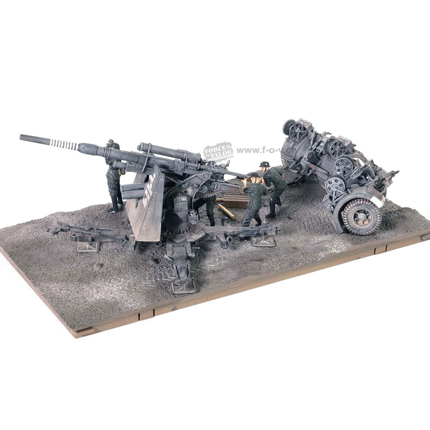 FOV 1/32 WWII German 88mm FLAK37 Anti-aircraft Gun W/Soldier Scene Finished Mode