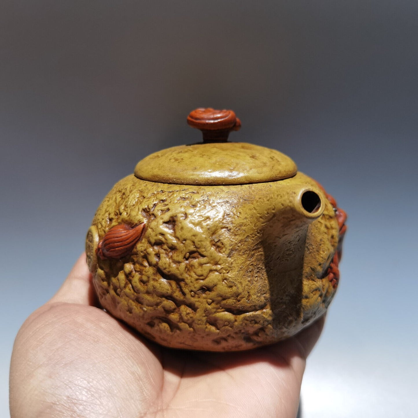 Chinese Yixing Zisha Clay Handmade Exquisite Teapot （金蟾壶 底款：蒋蓉)