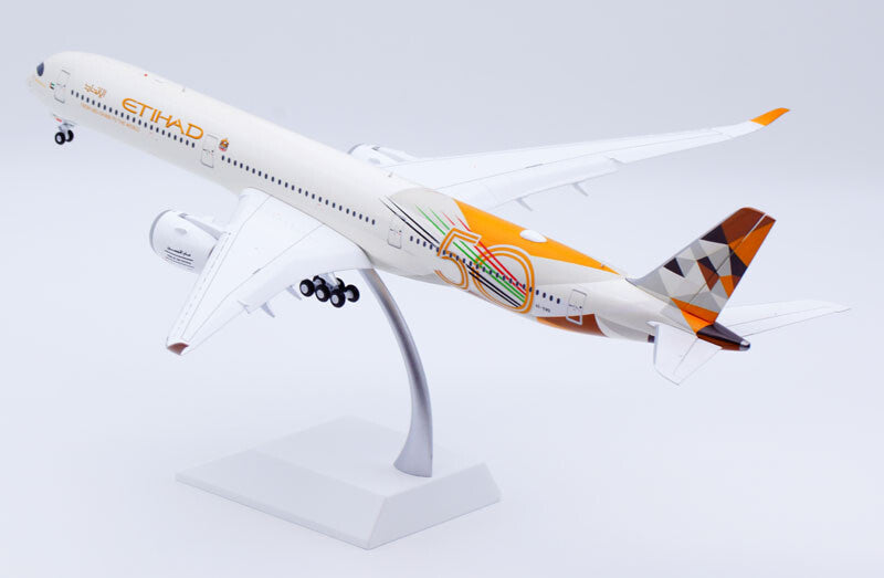 1:200 JC Wings ETIHAD AIRBUS A350-1000 Flap Down Airplane Diecast Aircraft Model