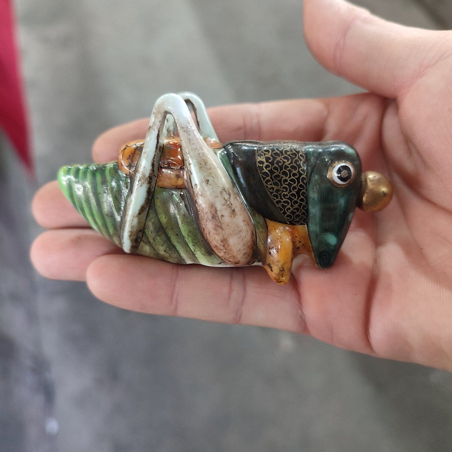 Chinese Porcelain Snuff Bottle Ceramics Exquisite Locust Statue Painting Rare