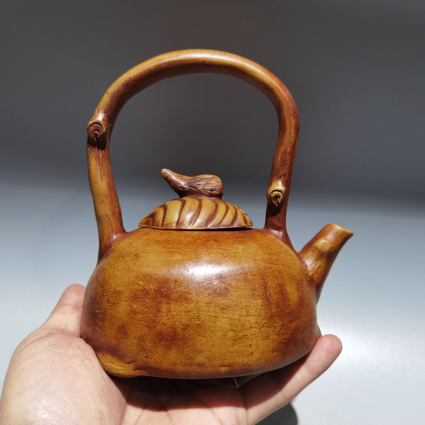 Chinese Yixing Zisha Clay Handmade Exquisite Teapot（供春提梁 底款：供春）