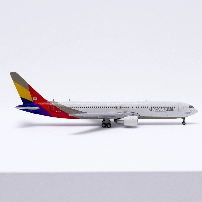 1:400 JC Wings Asiana Boeing 767-300 Passenger Airplane Diecast Plane Model