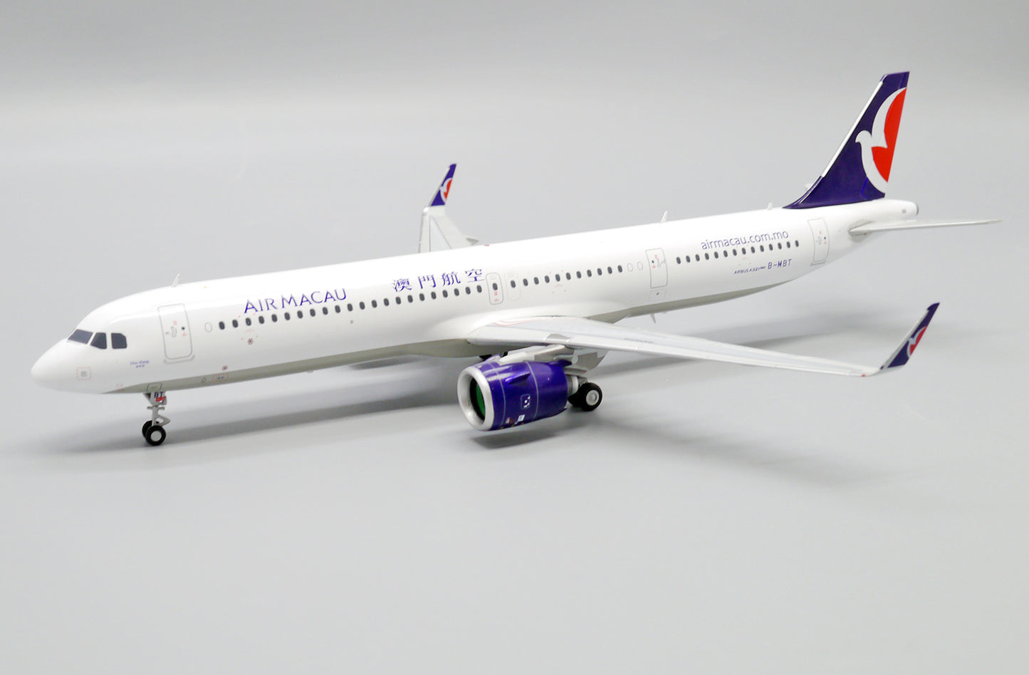1:200 JC Wings Air Macau Passenger Plane Airbus 321 B-MBT Diecast Aircraft Model