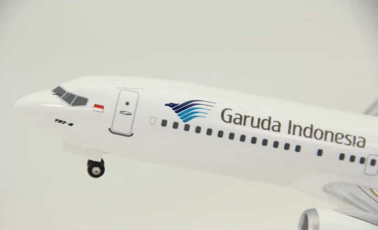 1:200 31CM RISESOON Garuda Indonesia BOEING 737 MAX 8 Airplane ABS Plastic Model