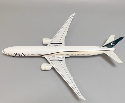 1:157 47CM PIA Pakistan BOEING 777-300ER Plane Landing Gear Resin Aircraft Model