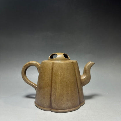 Chinese Yixing Zisha Clay Handmade Exquisite Teapot （梅花三弄 底款：周桂珍）