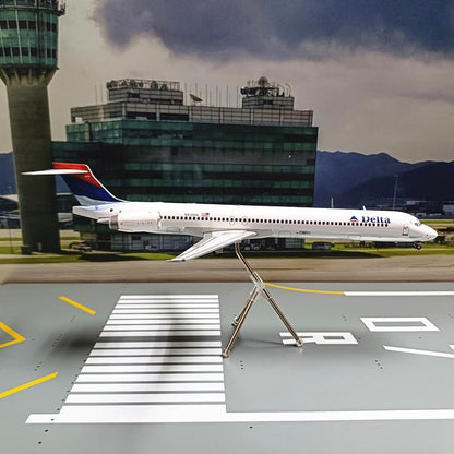 1:200 GeminiJets Delta MD-90 N910DN Diecast Aircraft Model