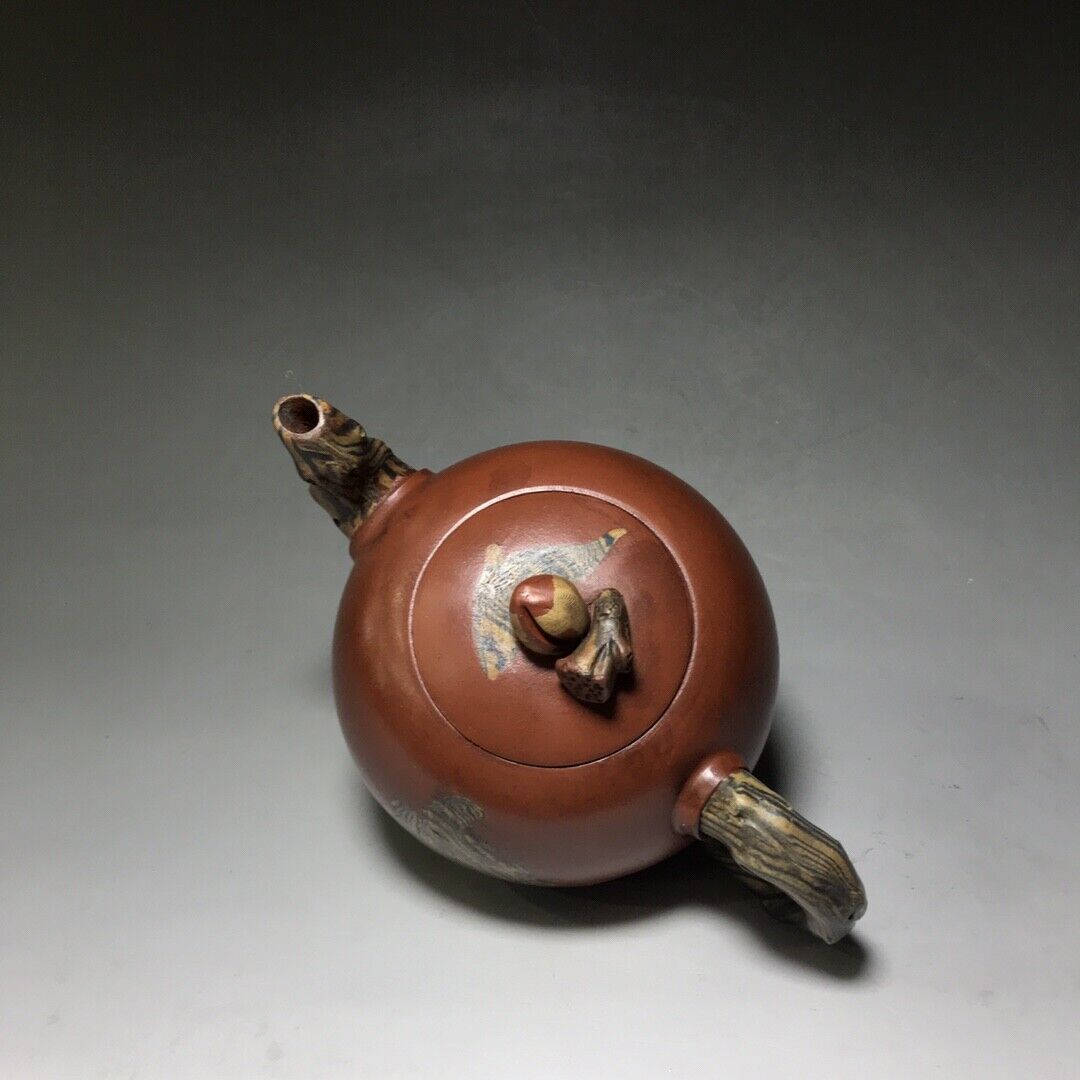 Chinese Yixing Zisha Clay Handmade Exquisite Teapot （绞泥寿桃 底款：周桂珍）