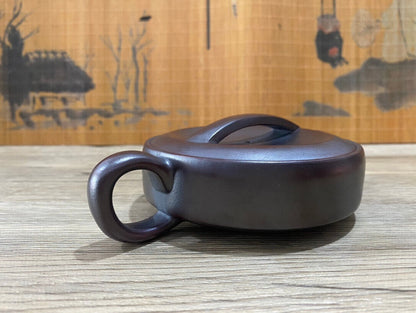 Chinese Yixing Zisha Clay Handmade Exquisite Teapot （一片瓦 底款： 如图）