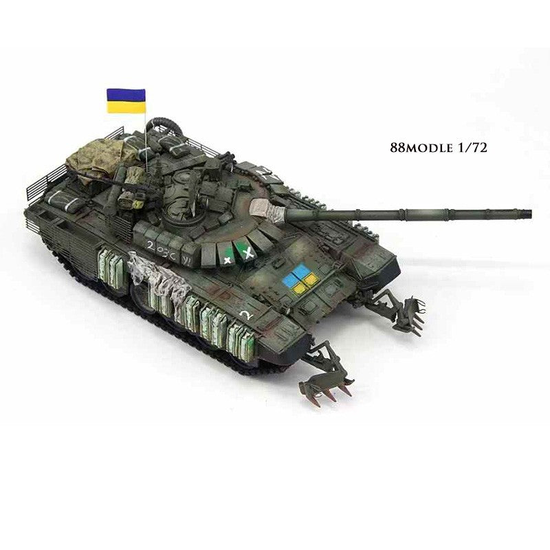 1/72 Ukrainian T-72B3M tank Battle-damaged version Finished product model