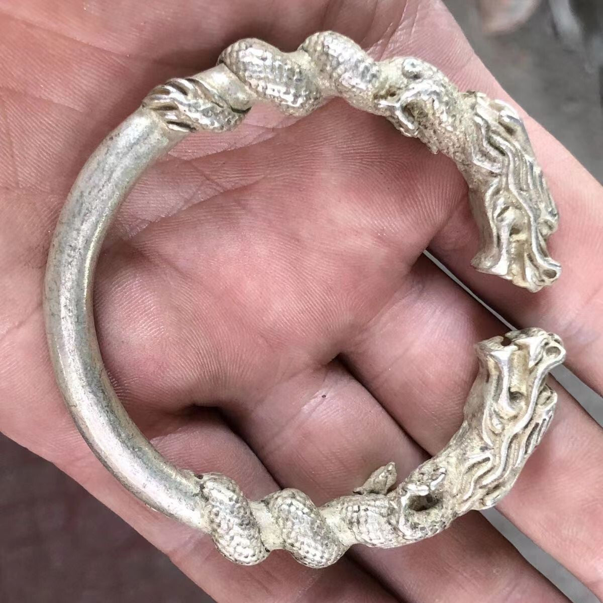 Old Chinese Tibet Silver HandCarved Dragon Head Bracelet　Collectable
