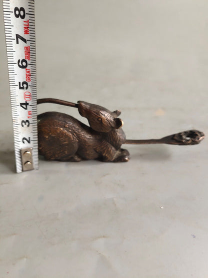 Early Collection of Mouse Old Locks in Ancient China