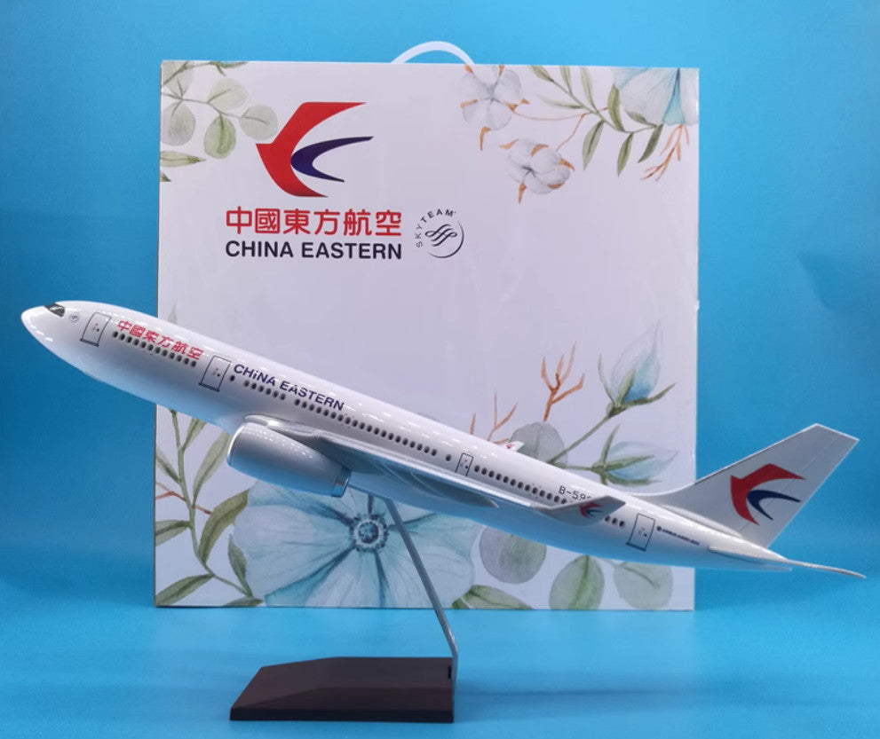 47CM CHINA EASTERN AIRBUS A330 B-5962 Passenger Airplane Resin Aircrarft Model