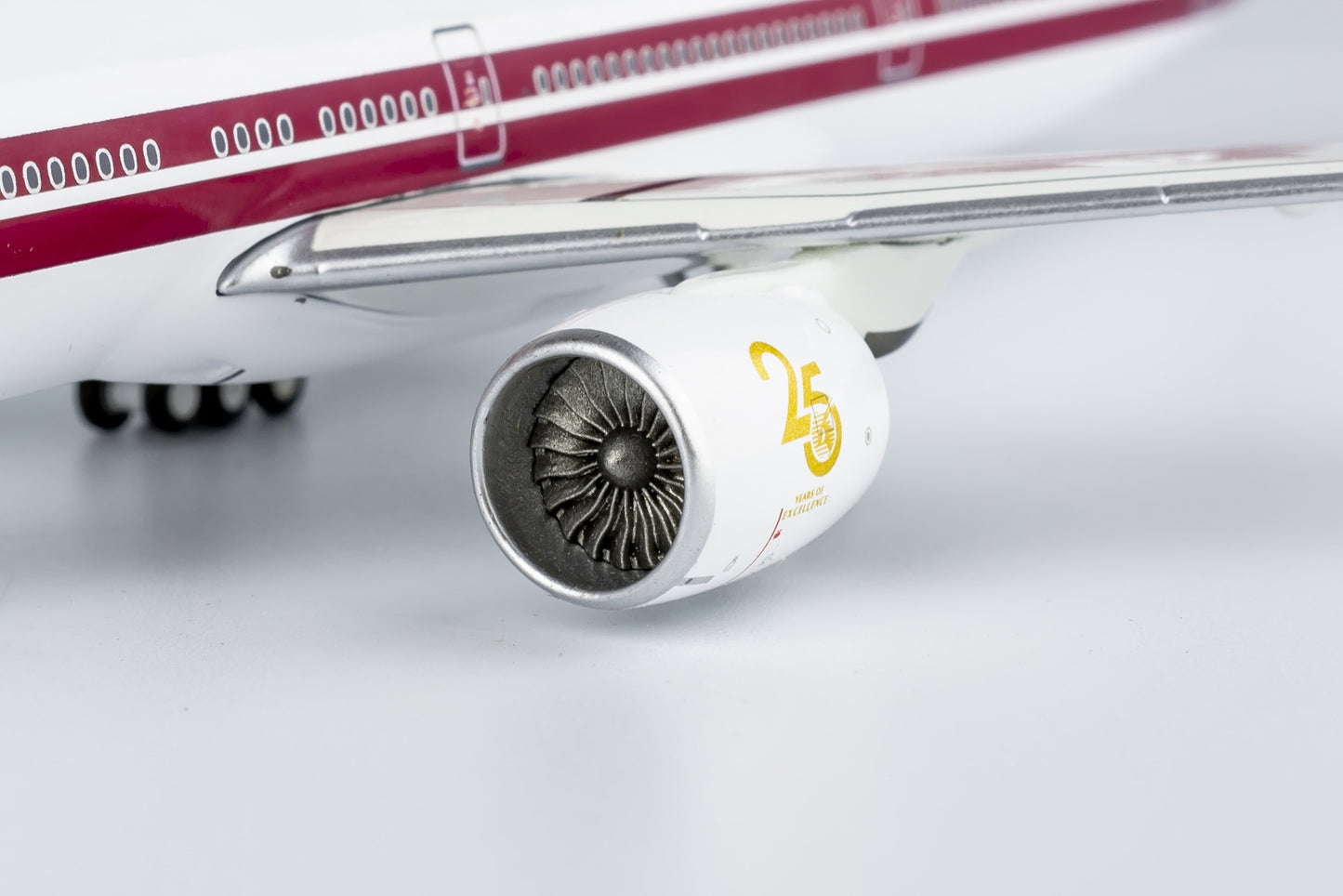 1:400 NG Model Qatar BOEING B777-300ER Airplane Diecast Aircraft Model