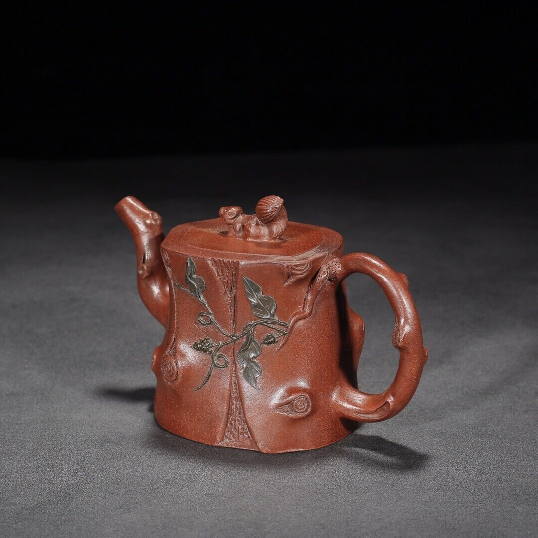 Chinese Yixing Zisha Clay Handmade Exquisite Teapot（松鼠葡萄 底款：杨凤年）