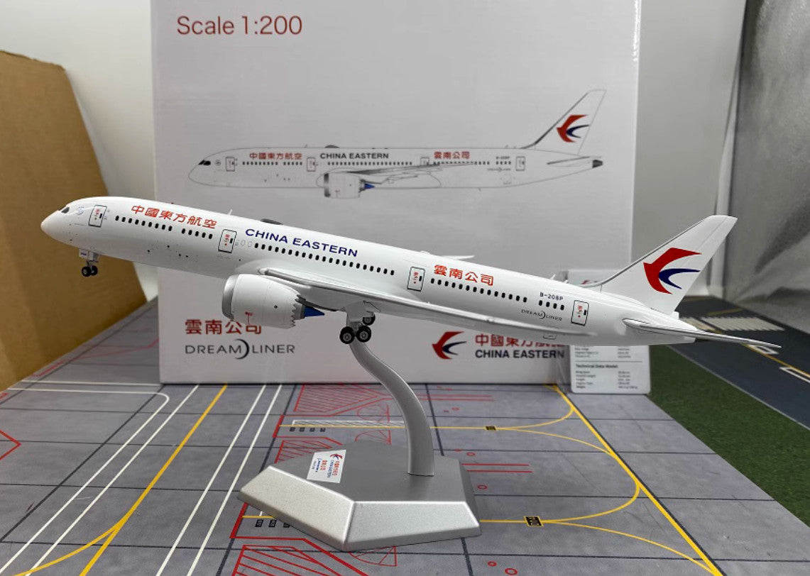 1:200 31CM SQ Wings CHINA EASTERN BOEING 787-9 Passenger Airplane Diecast Model