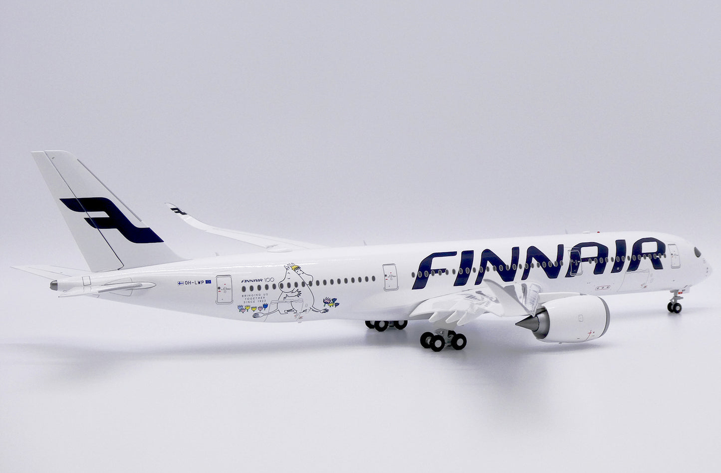 1:200 34CM JC Wings FINNAIR AIRBUS A350-900XWB Flap Down Airplane Diecast Model