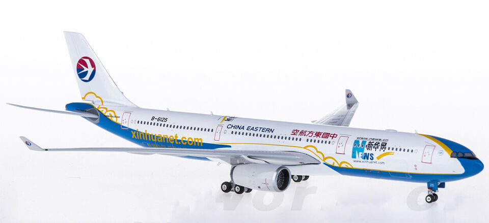 1:400 Phoenix CHINA EASTERN AIRBUS A330-300 Passenger Airplane Diecast Model