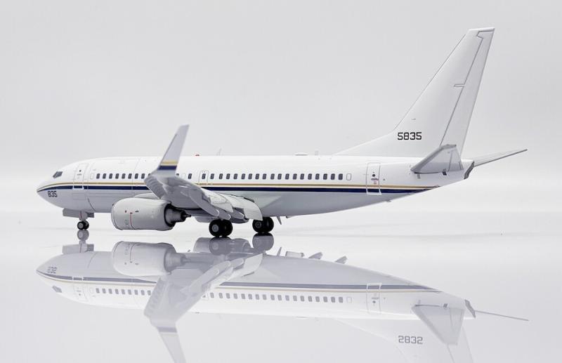 1:200 JC Wings USA-NAVY C-40A Flap Down Passenger Plane Diecast Aircraft Model