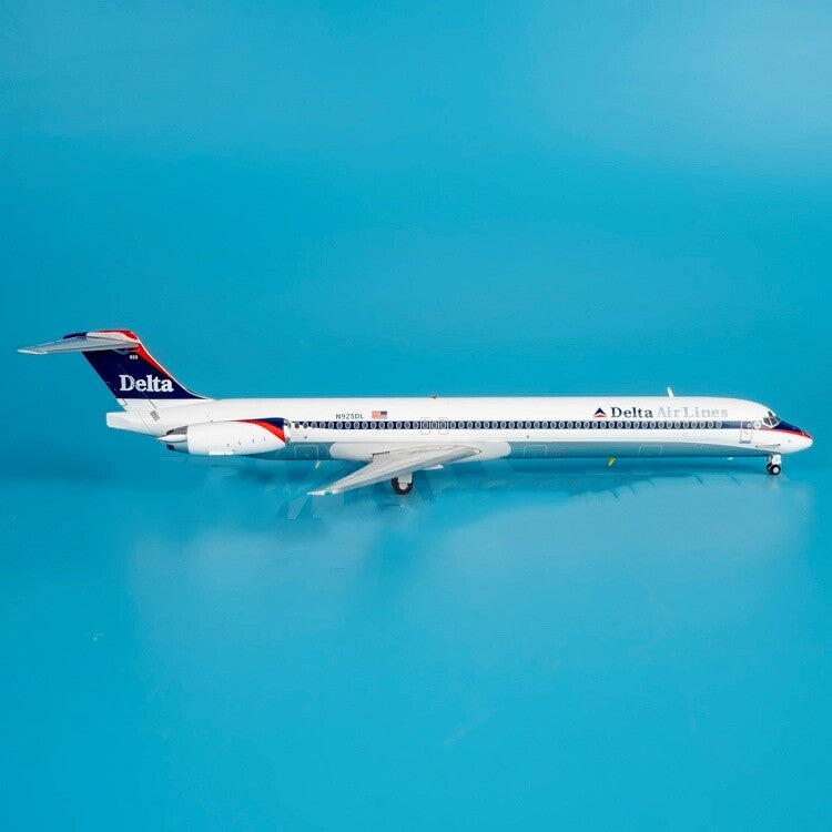 1:200 Geminijets Delta Air Lines McDonnell Douglas MD-88 Airplane Diecast Model
