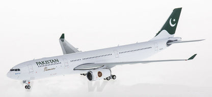 1:400 Phoenix PIA PAKISTAN AIRBUS A330-300 Passenger Airplane Diecast Model
