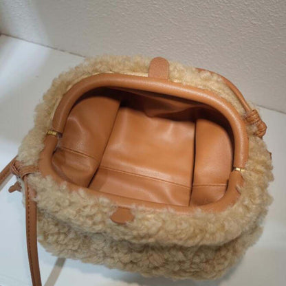 Fluffy Crossbody Shell Bag Plush Soft Shoulder Messenger Bag Handbag 25*16*10 CM