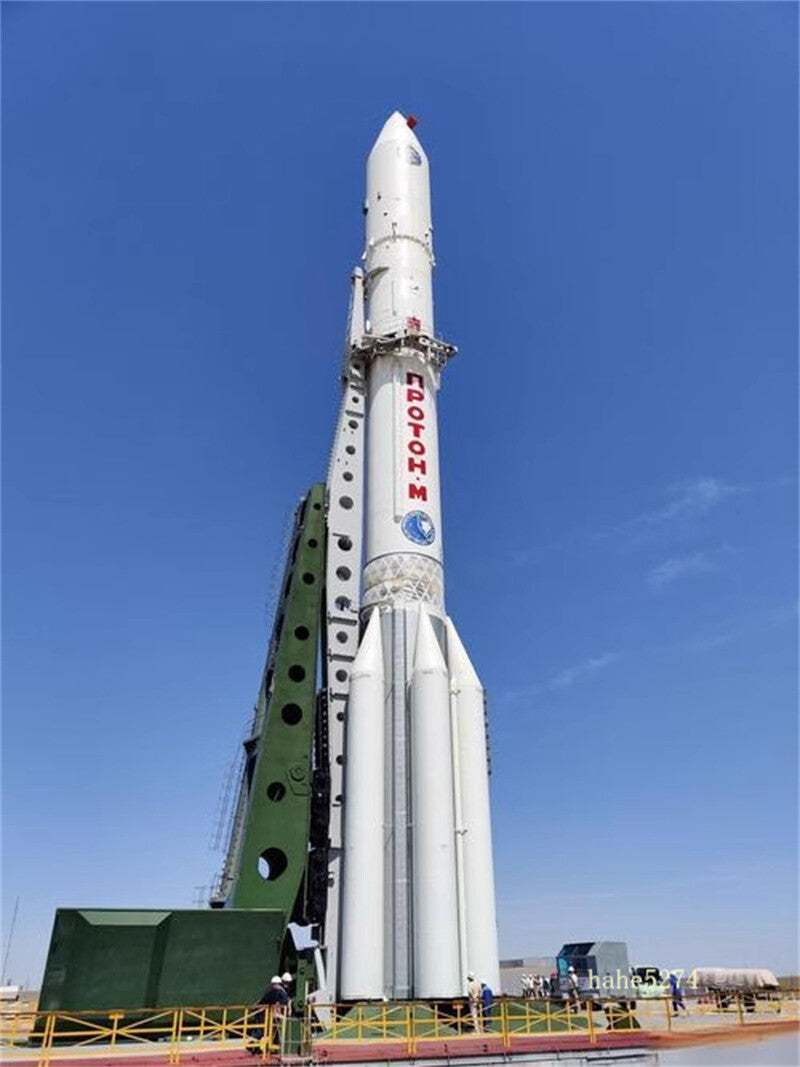1/144 CCCP Russian Space Agency Proton-M Launch Vehicle Finished Static Model