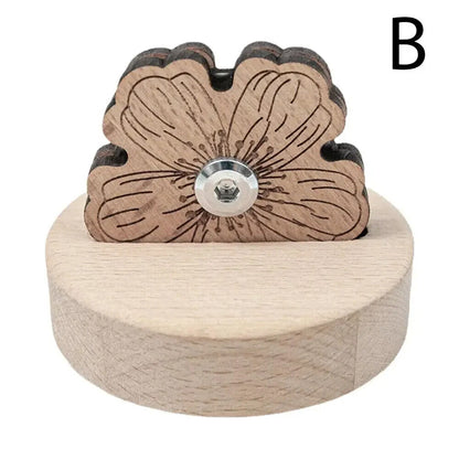 Thread Cutters Wooden Flower Daisy Desktop Carving DIY Cross Stitch Sewing Tools