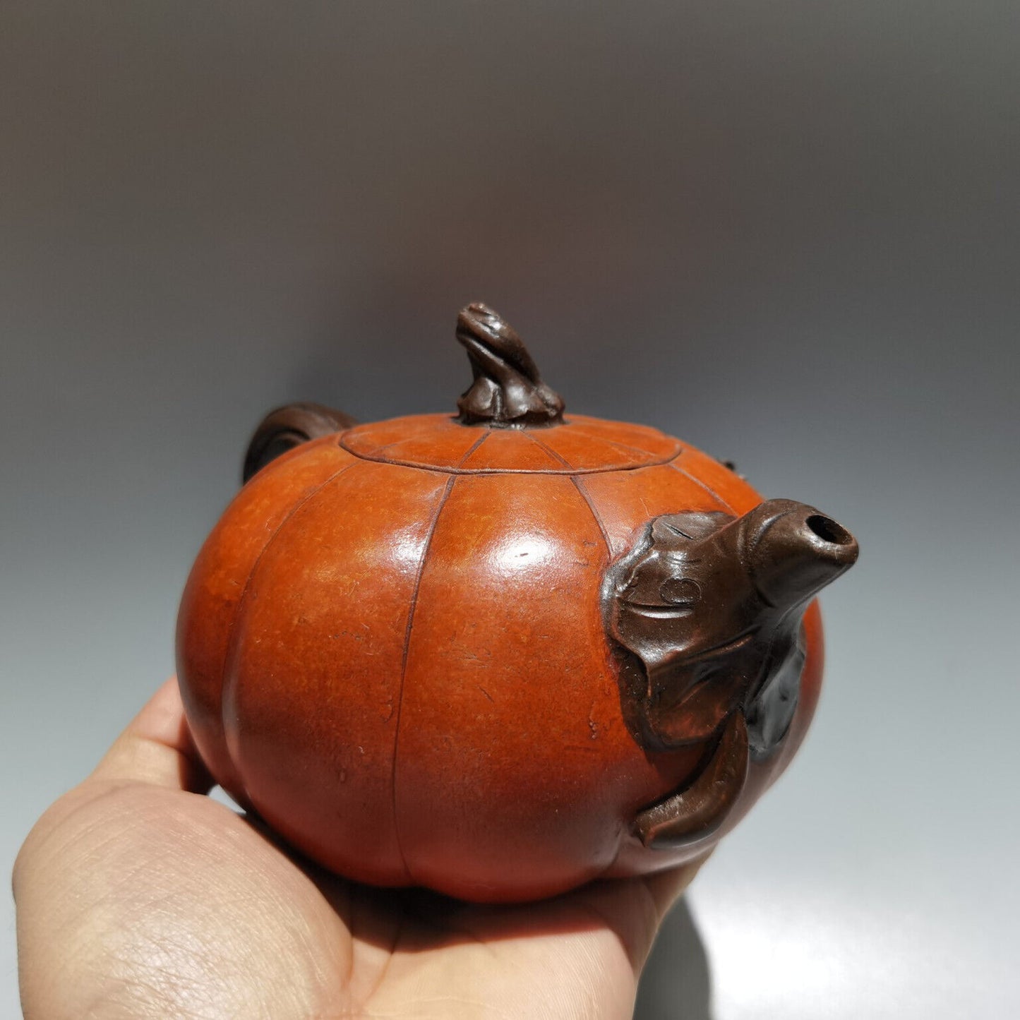 Chinese Yixing Zisha Clay Handmade Exquisite Teapot （金瓜壶 底款：蒋蓉 )