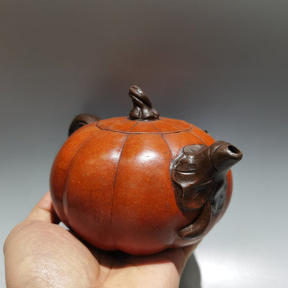 Chinese Yixing Zisha Clay Handmade Exquisite Teapot （金瓜壶 底款：蒋蓉 )