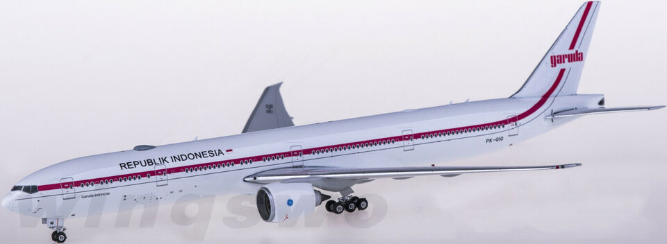 1:400 Phoenix Azur Air BOEING 777-300ER Passenger Plane Diecast Airplane Model