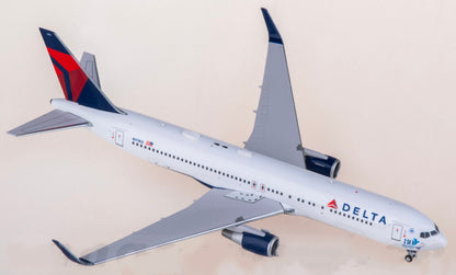 1:400 Panda Model Delta Air Lines Boeing 767-300ER Airplane Diecast Plane Mode