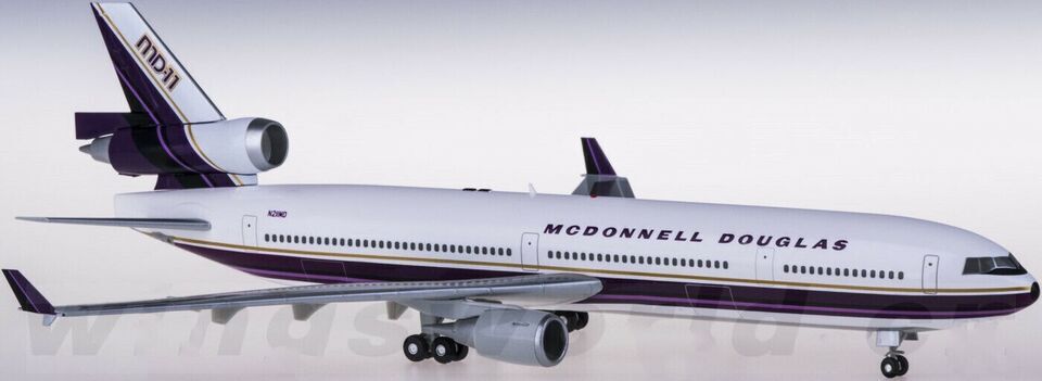 1:200 31CM Hogan McDonnell Douglas MD-11 Passenger Airplane ABS Plastic Model