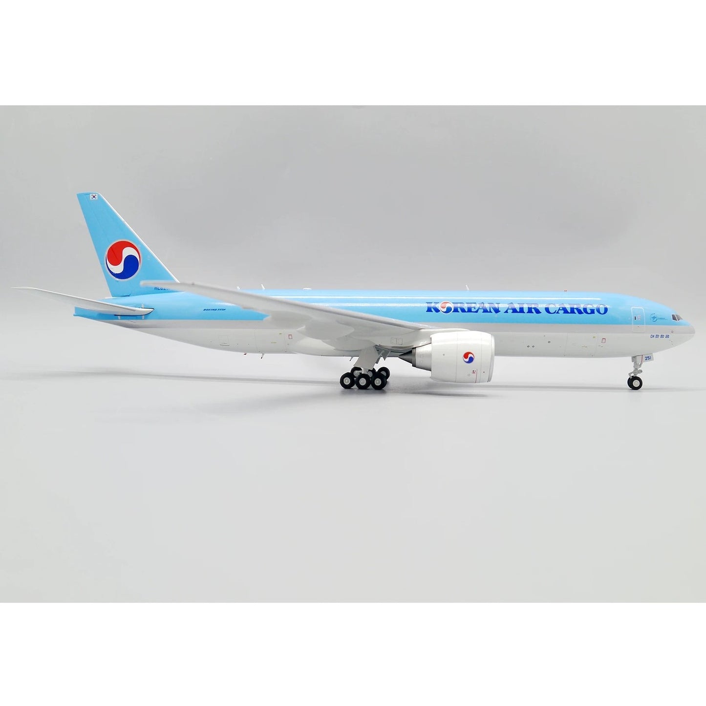 1:200 JC Wings Korean Air Boeing 777-200F Passenger Plane Diecast Aircraft Model