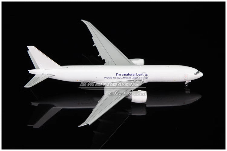 1:400 JC Wings Lufthansa BOEING 777-200LRF Airplane Flap Down Diecast Model