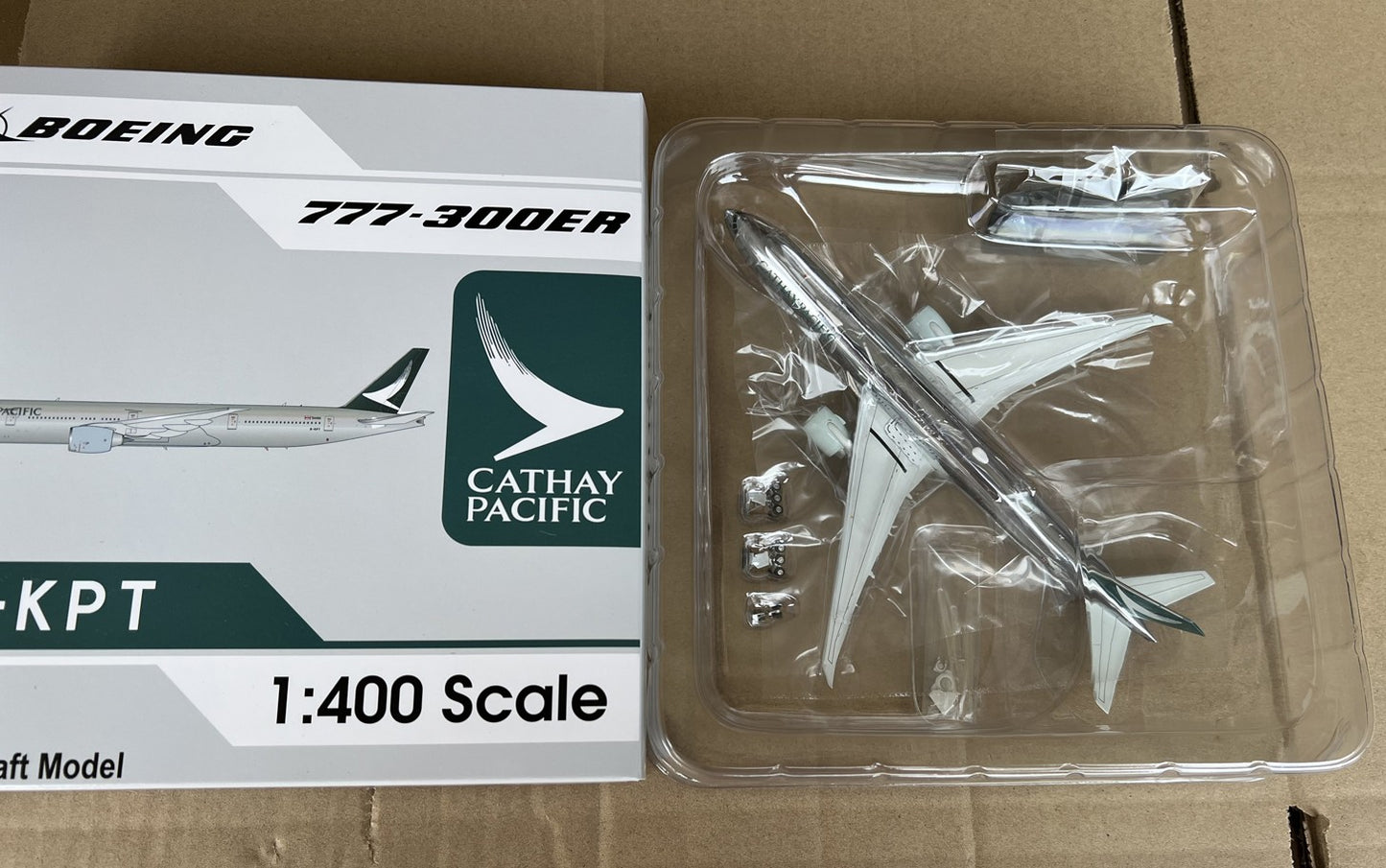 1:400 Aviation CATHAY PACIFIC BOEING B777-300ER Aircraft Diecast Plane Model