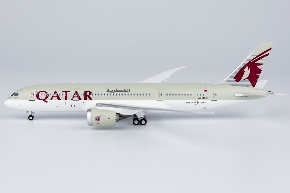 1:400 NG Model QATAR BOEING 787-8 Passenger Airplane Diecast Aircraft Model