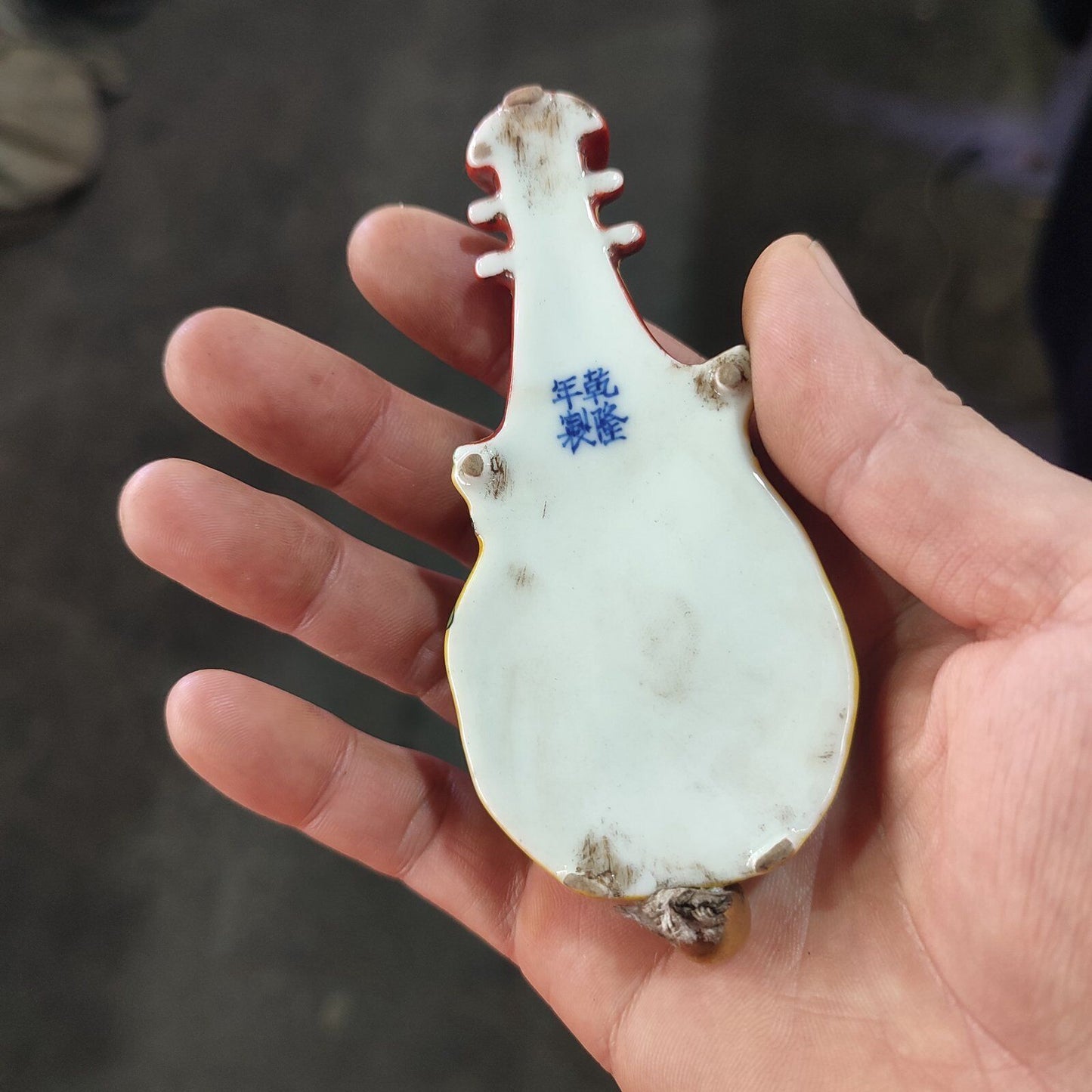 Chinese Porcelain Snuff Bottle Ceramics Chinese Lute Pipa Statue Painting Women