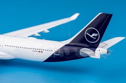 1:400 GeminiJets Lufthansa AIRBUS A330-300 Passenger Airplane Diecast Model