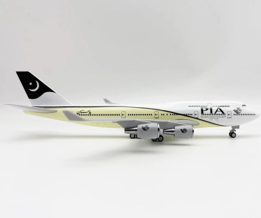 30CM PIA BOEING 747-400 Passenger Airplane Landing Gear Resin Aircraft Model