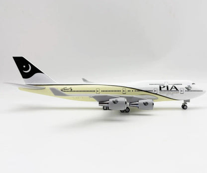 30CM PIA BOEING 747-400 Passenger Airplane Landing Gear Resin Aircraft Model
