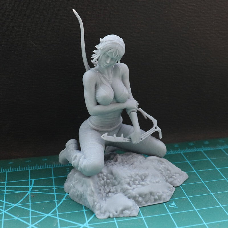 1/24 resin figures model Injured Laura Unassembled unpainted
